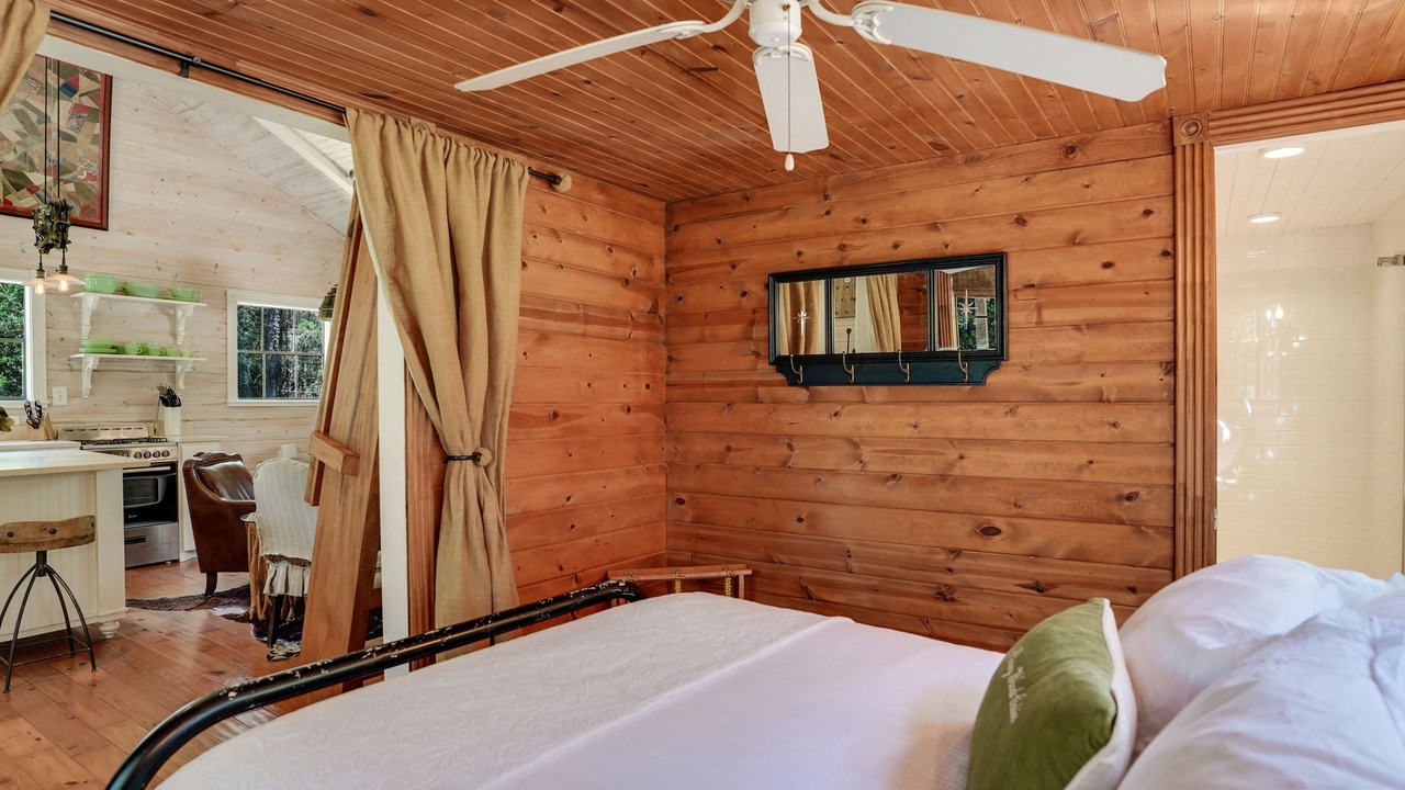 Photo of Bedroom in La Grange