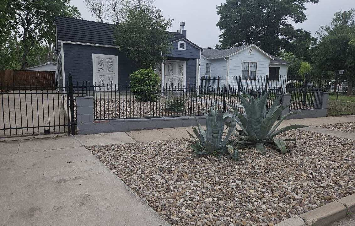 Photo of Outdoor in Highland Park