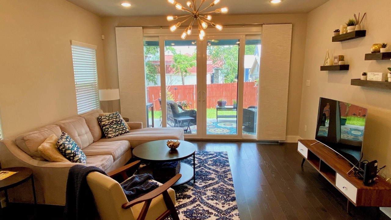 Photo of Livingroom in Mahncke Park