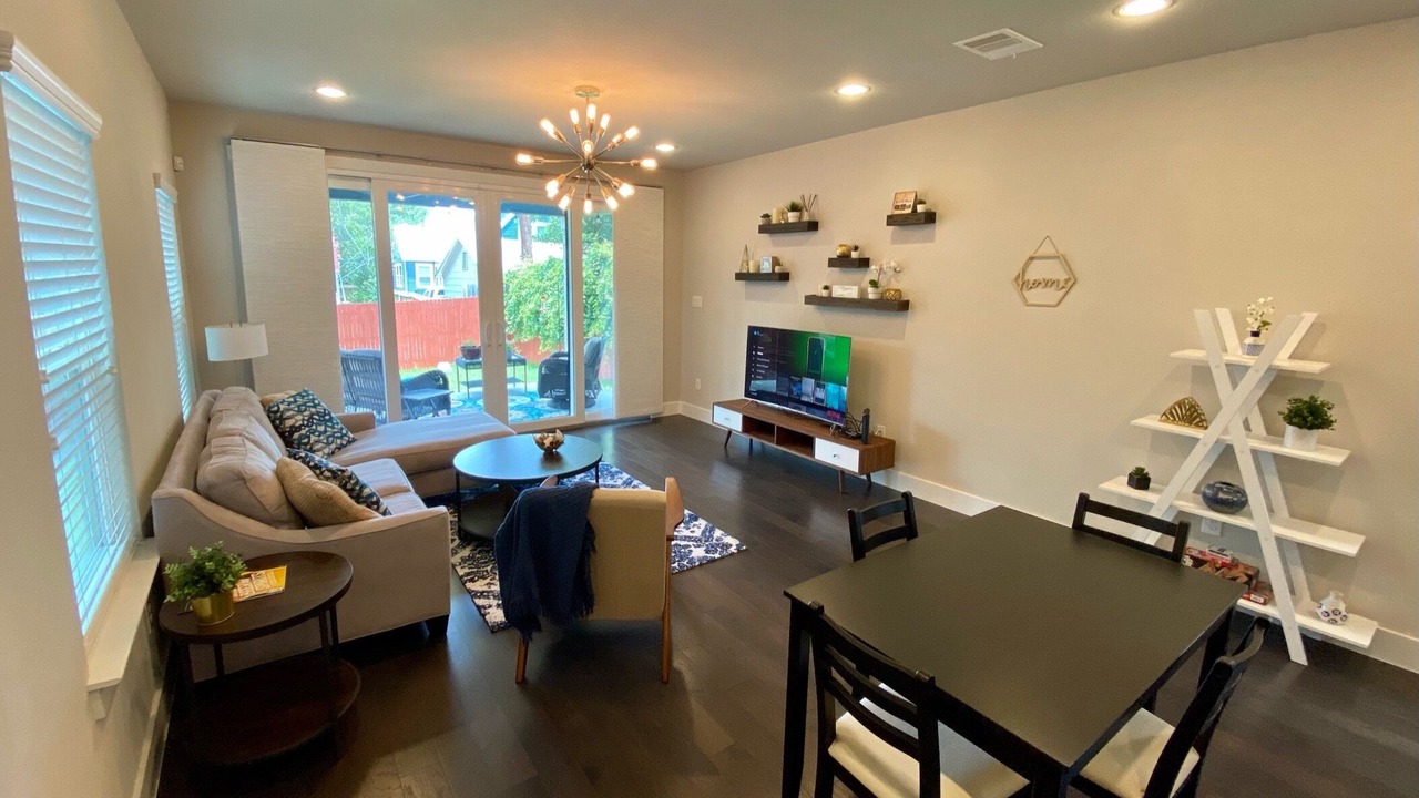 Photo of Livingroom in Mahncke Park