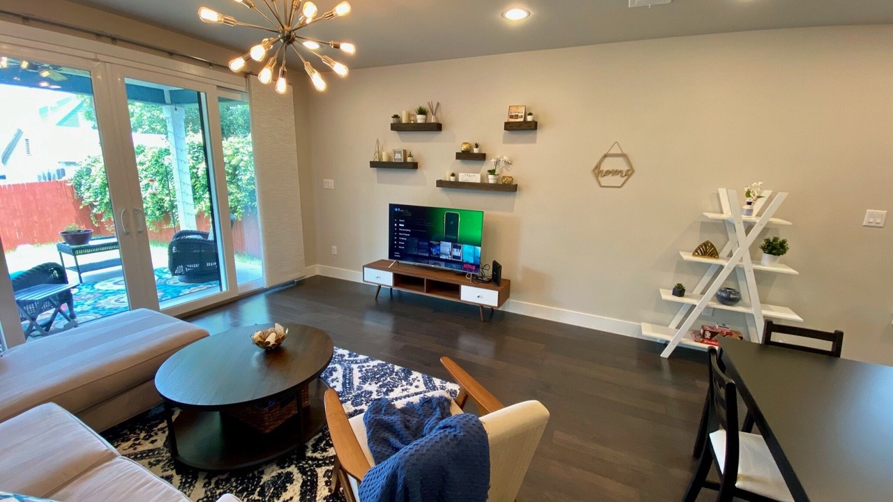 Photo of Livingroom in Mahncke Park