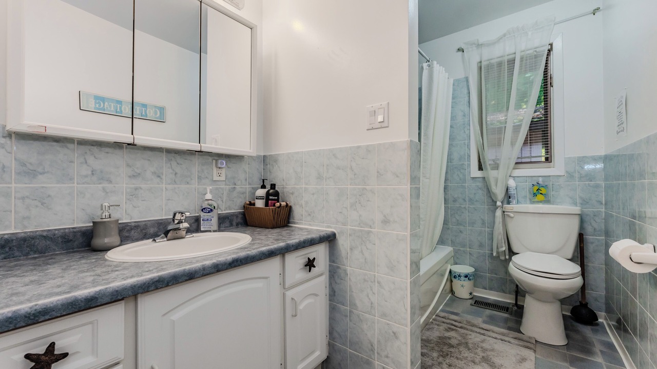 Photo of Bathroom in Colpoys Bay