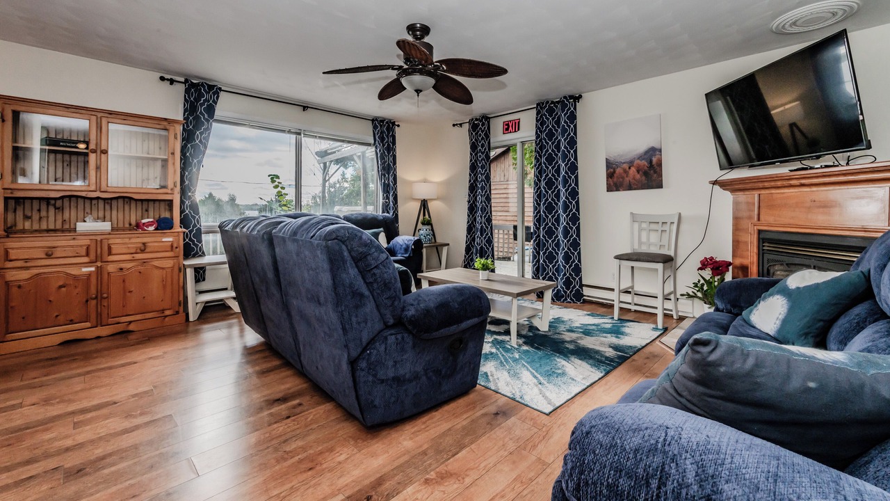 Photo of Livingroom in Colpoys Bay