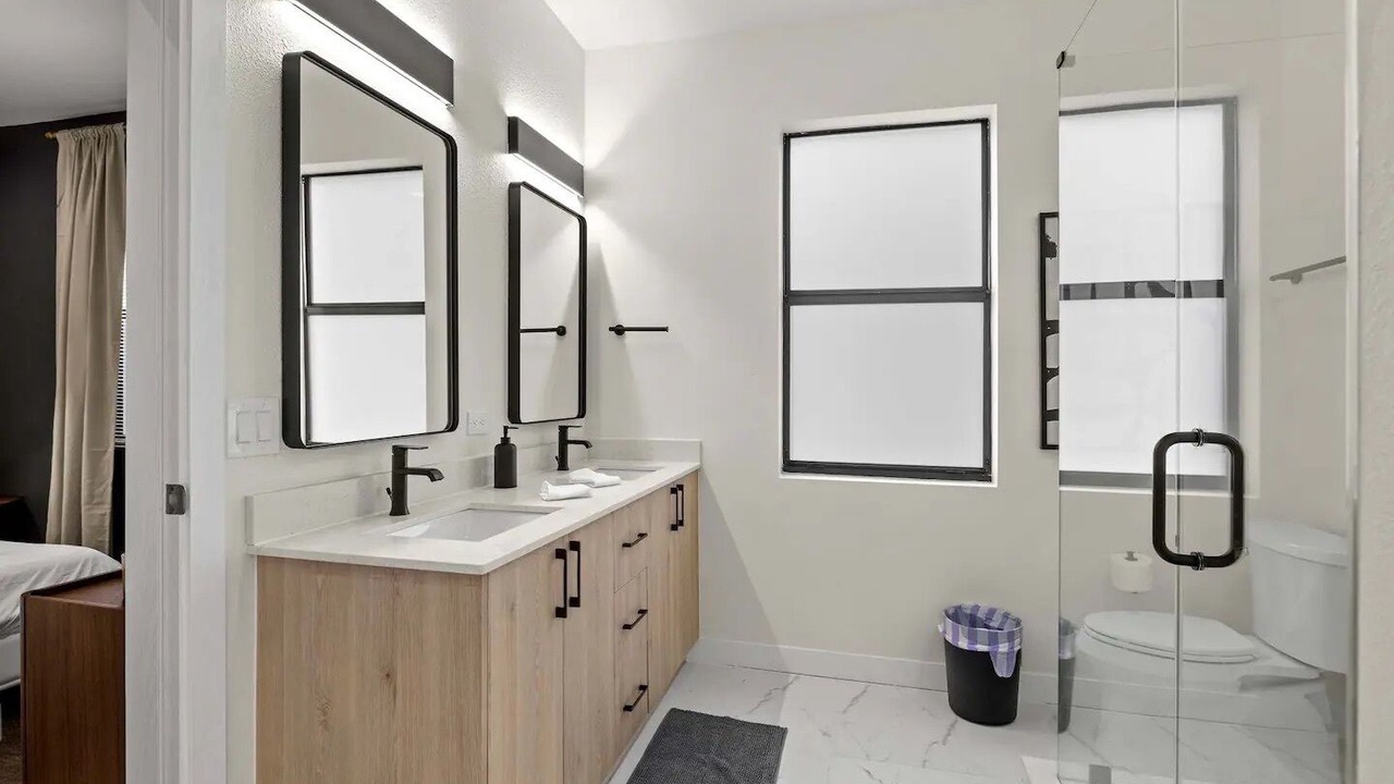 Photo of Bathroom in Pinecrest West Park