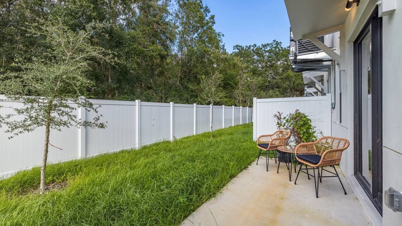 Photo of Patio Balcony in Pinecrest West Park