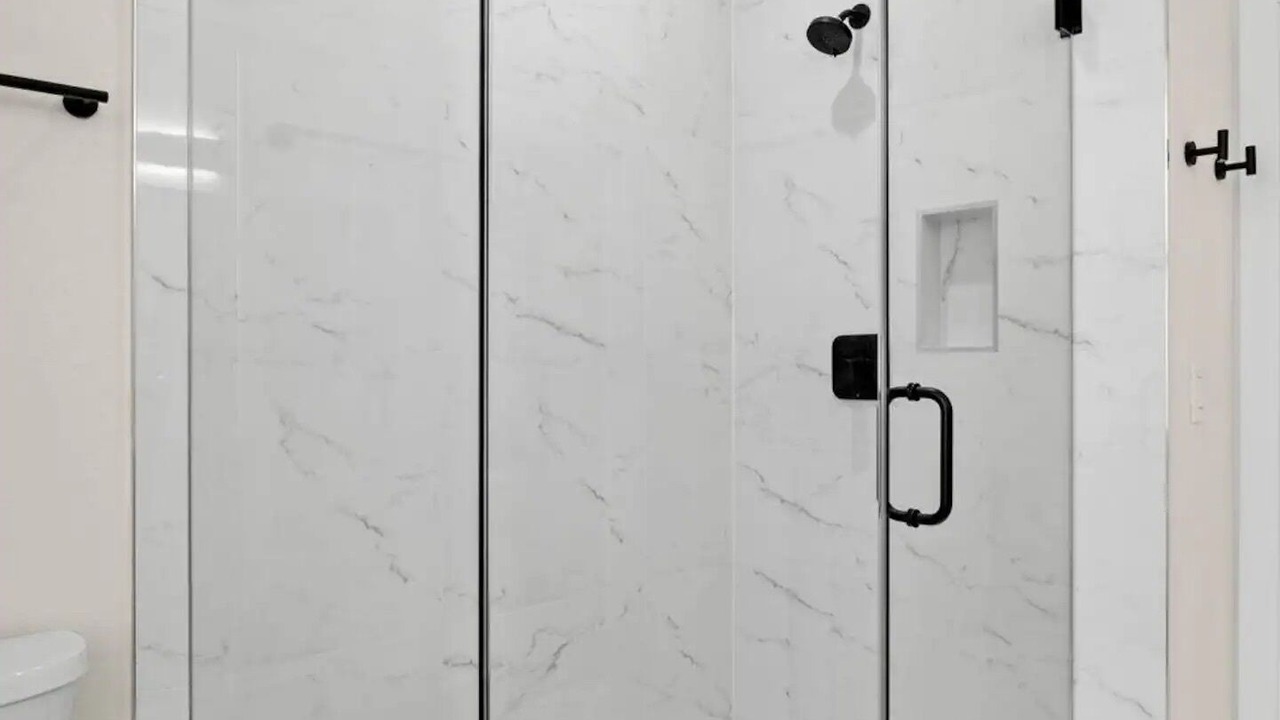 Photo of Bathroom in Pinecrest West Park