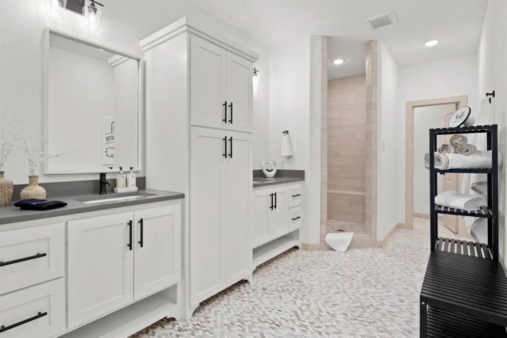 Photo of Bathroom in Central Arlington