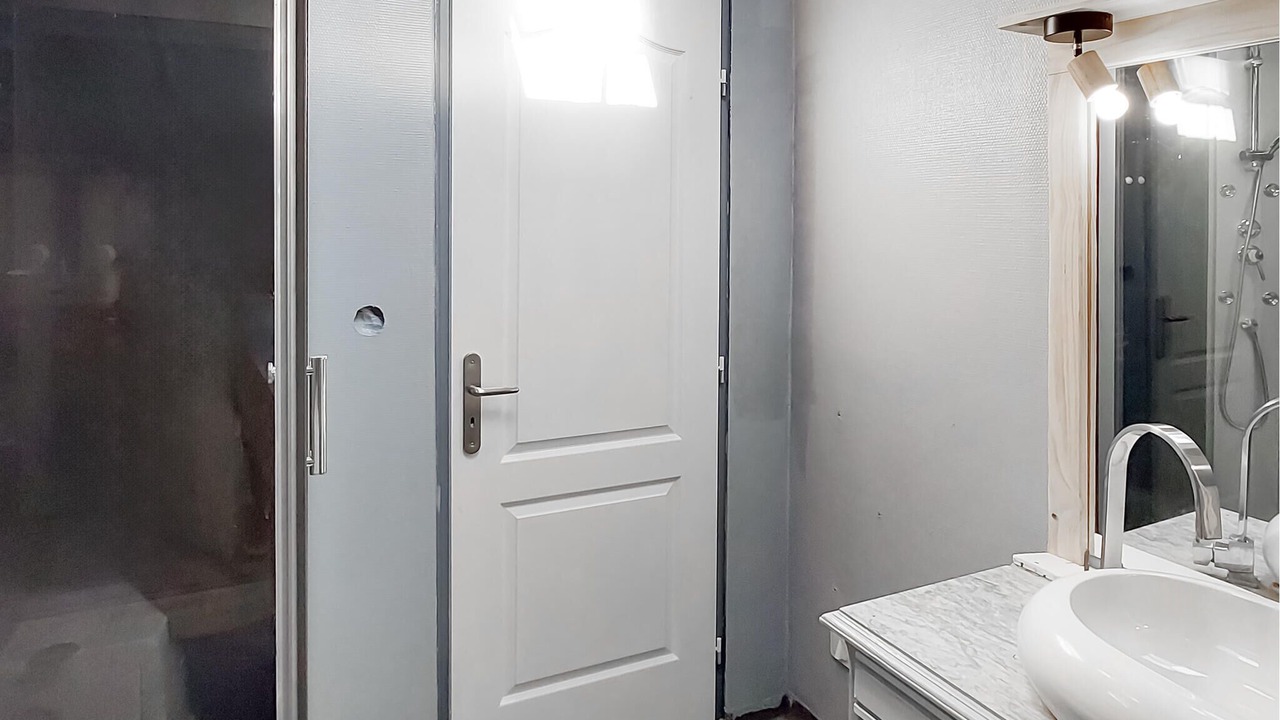 Photo of Bathroom in Lanton