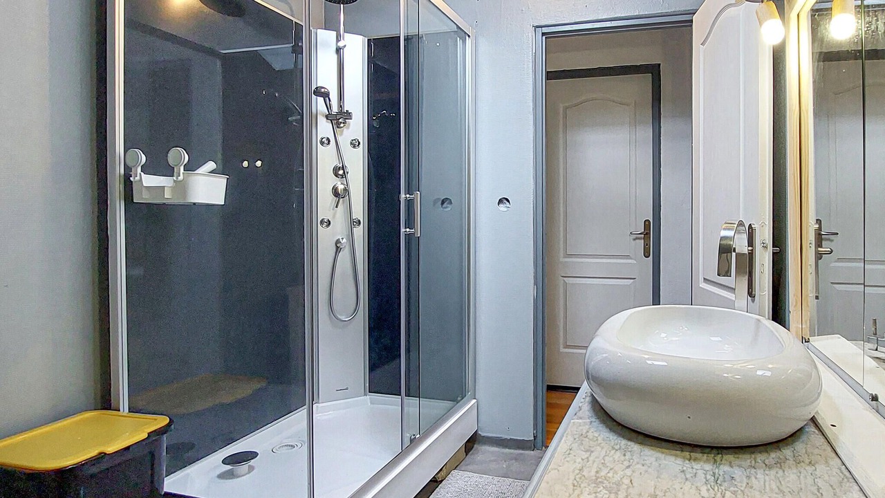 Photo of Bathroom in Lanton