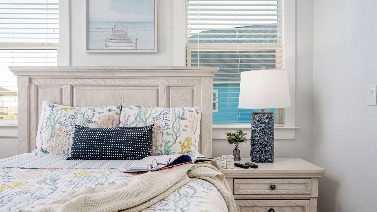 Photo of Bedroom in Crystal Beach