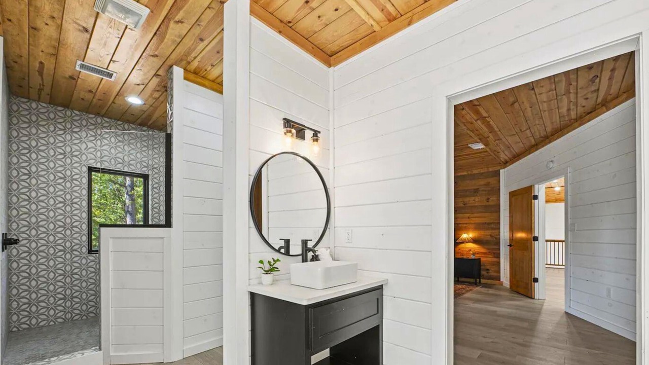 Photo of Bathroom in Pickens