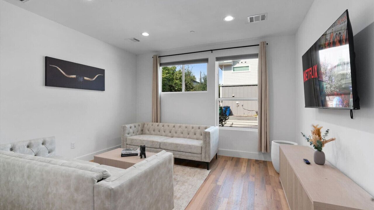 Photo of Livingroom in University Hills and Windsor Park