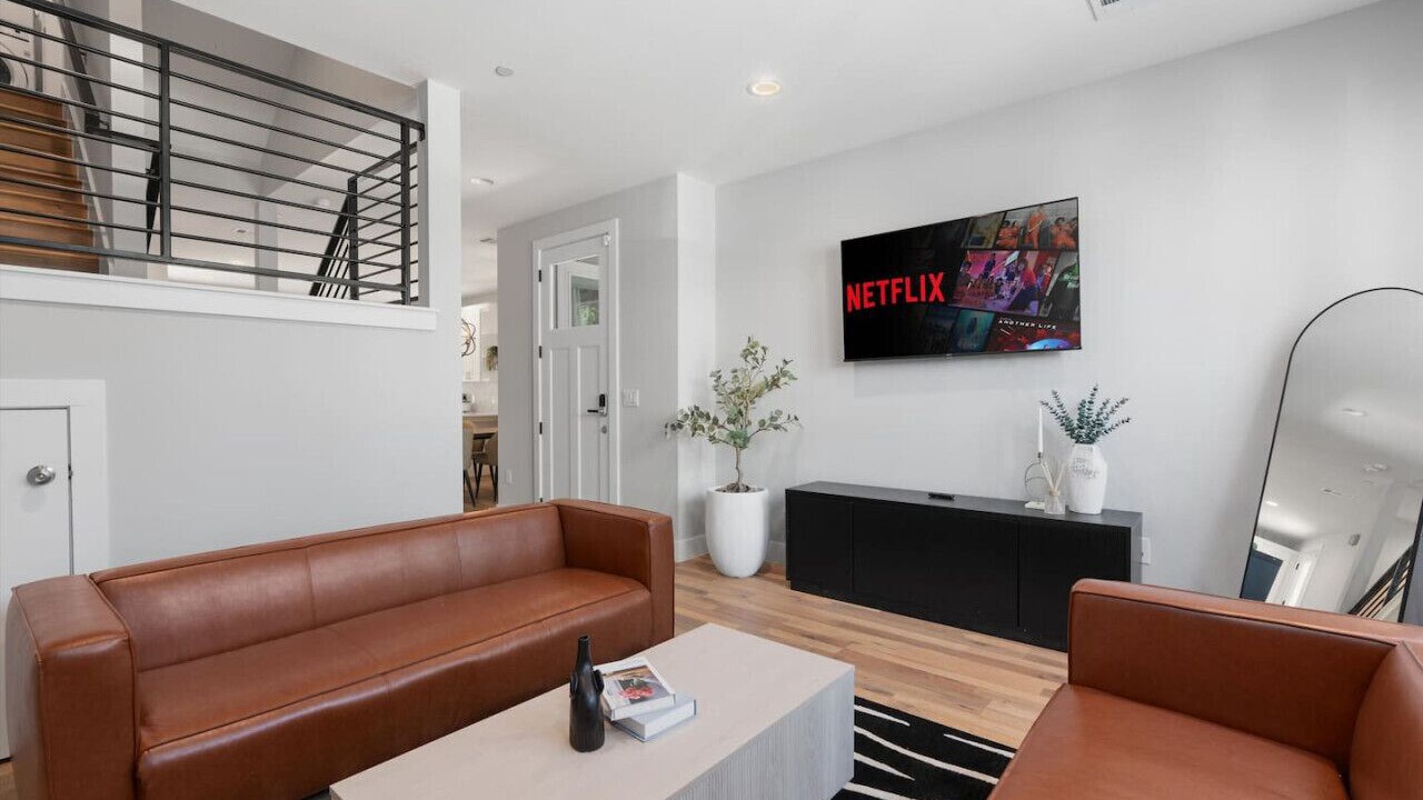 Photo of Livingroom in University Hills and Windsor Park