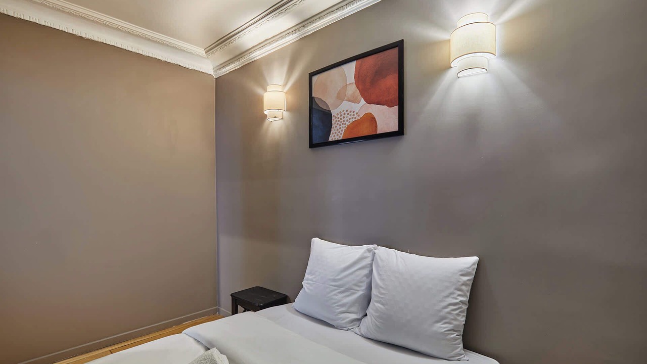 Photo of Bedroom in 10th Arrondissement
