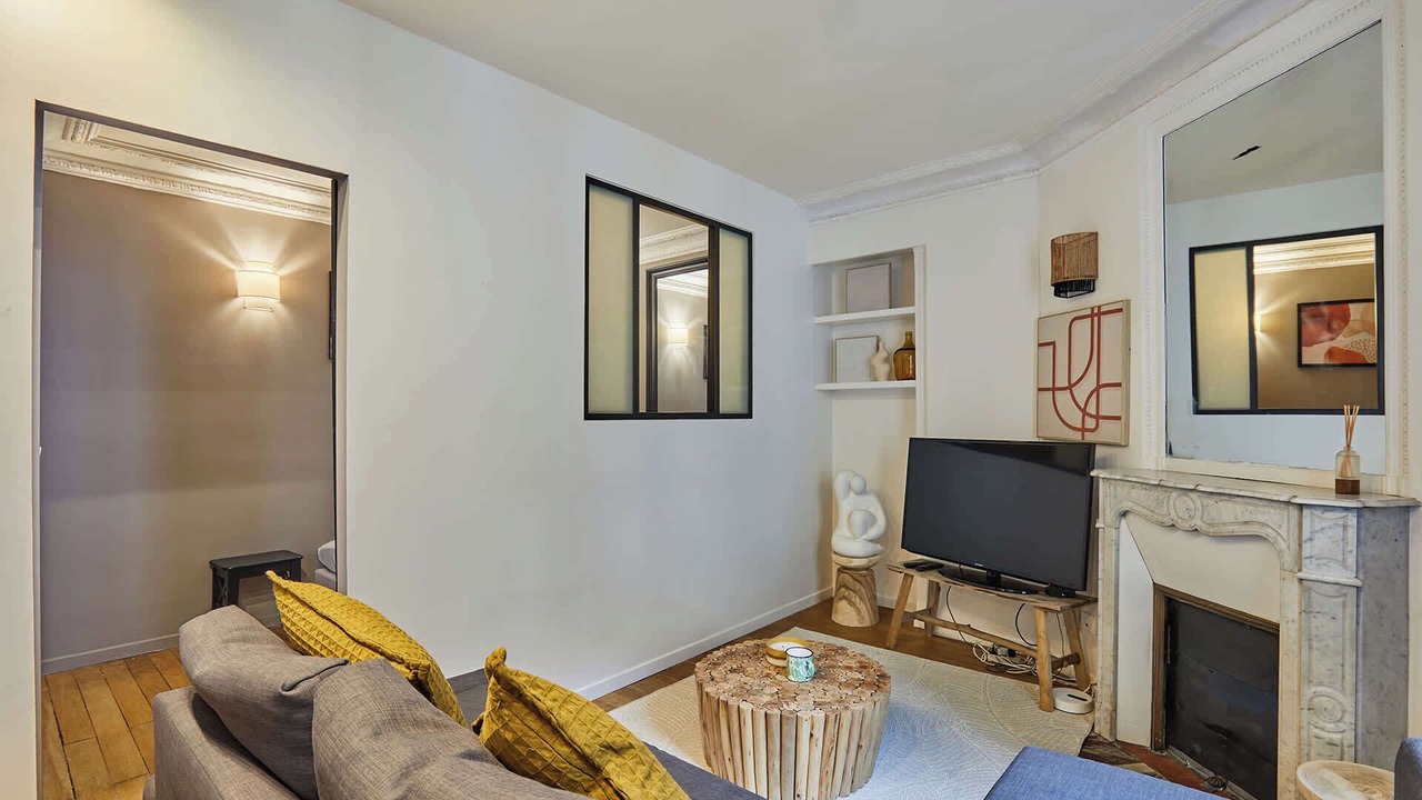 Photo of Livingroom in 10th Arrondissement