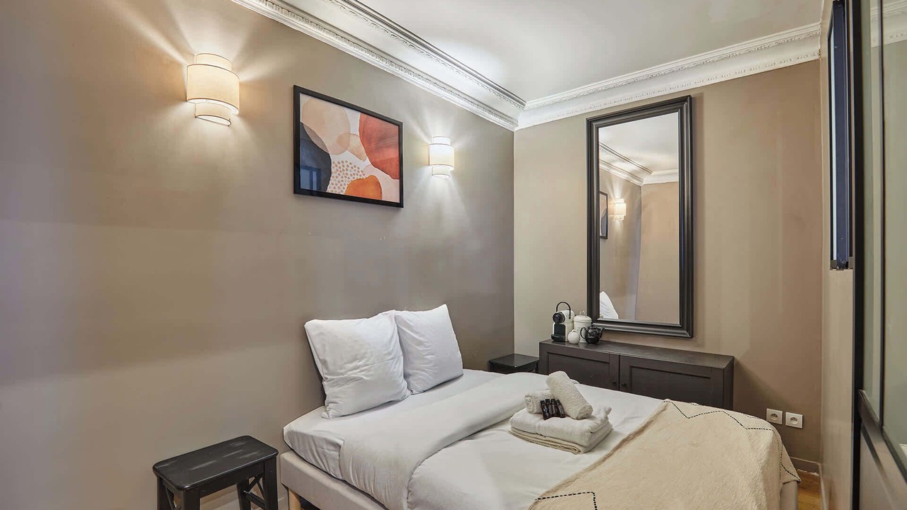 Photo of Bedroom in 10th Arrondissement