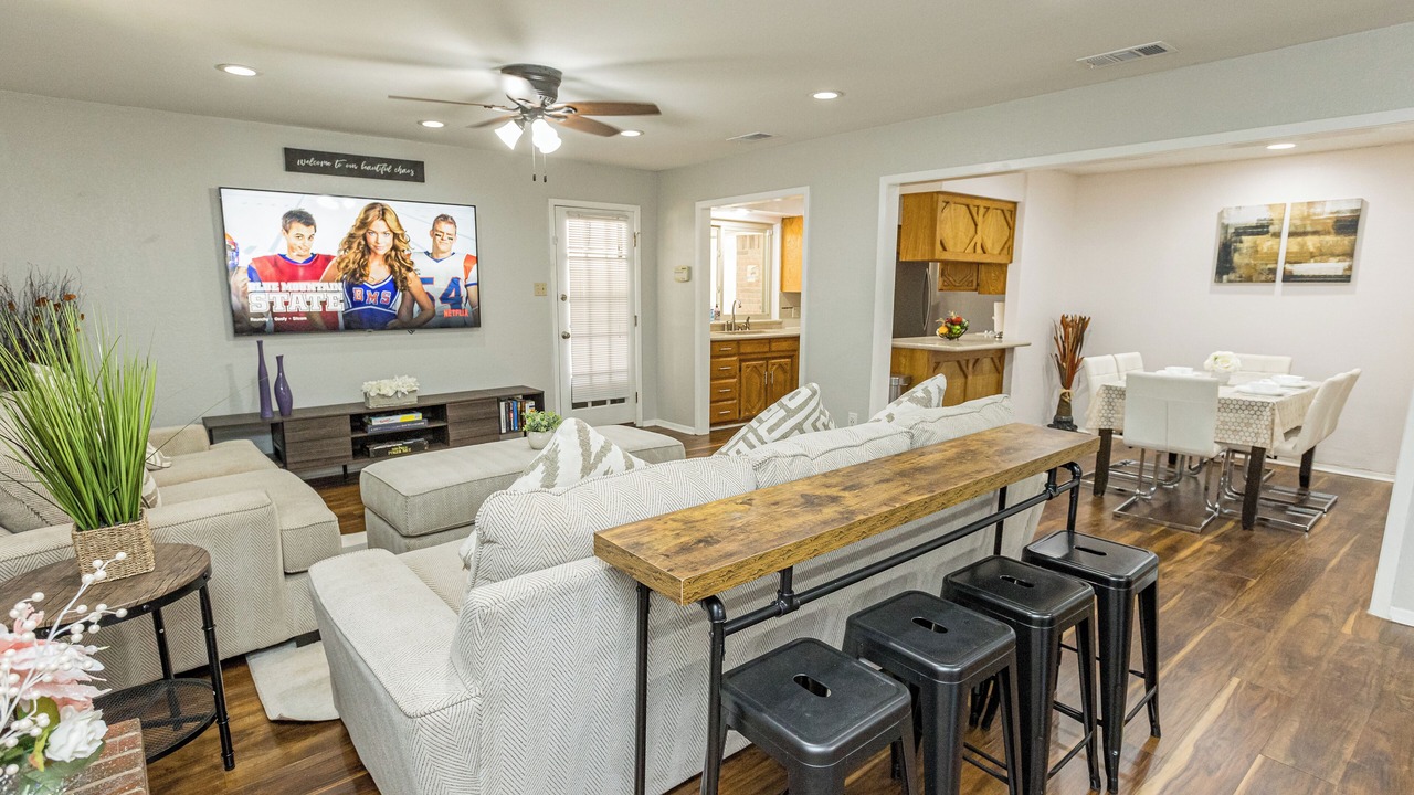 Photo of Livingroom in North Richland Hills