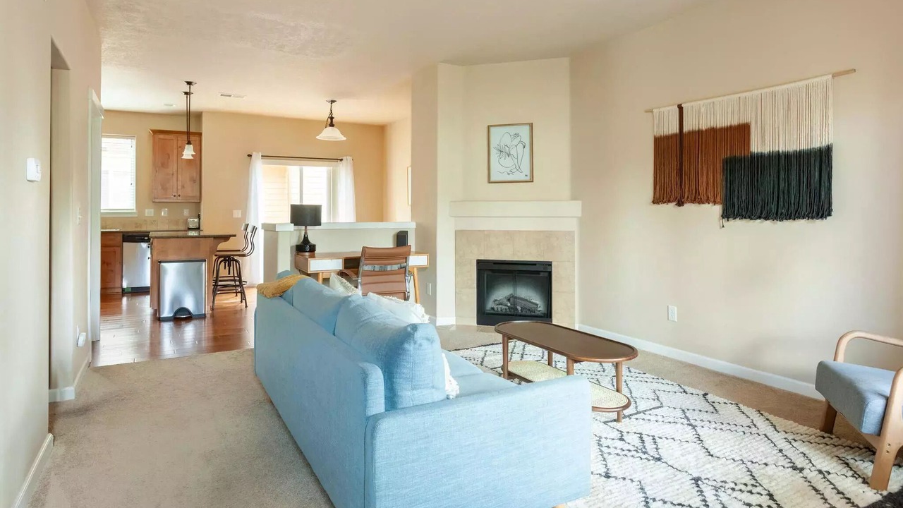 Photo of Livingroom in Five Oaks