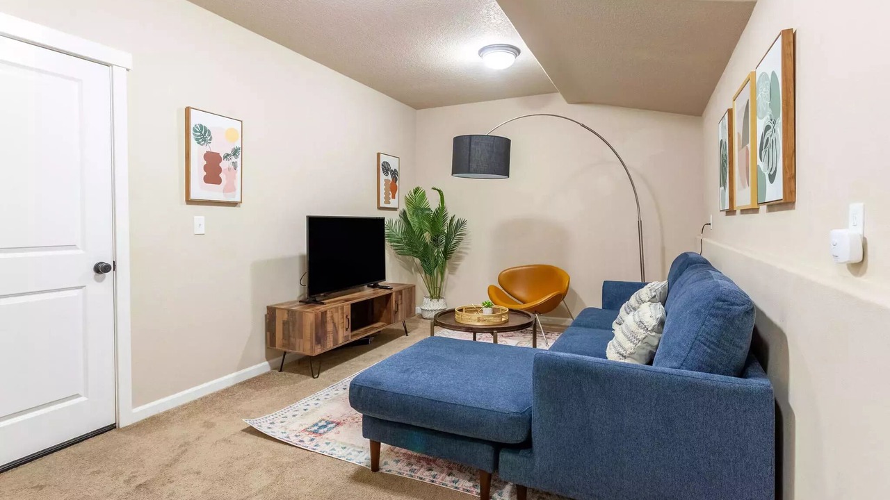 Photo of Livingroom in Five Oaks