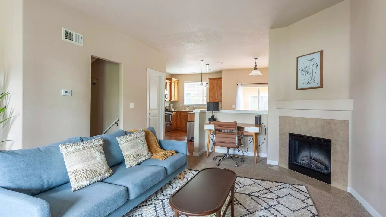 Photo of Livingroom in Five Oaks