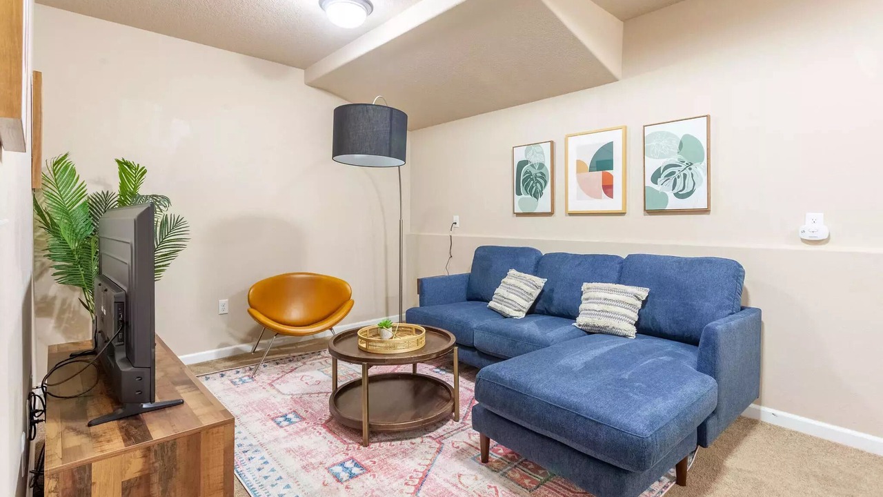 Photo of Livingroom in Five Oaks