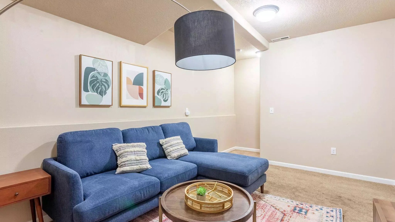 Photo of Livingroom in Five Oaks