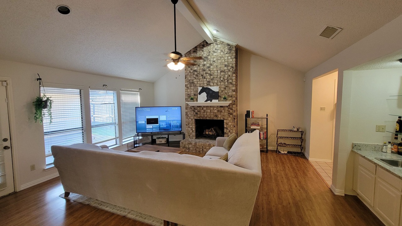 Photo of Livingroom in Far North Dallas
