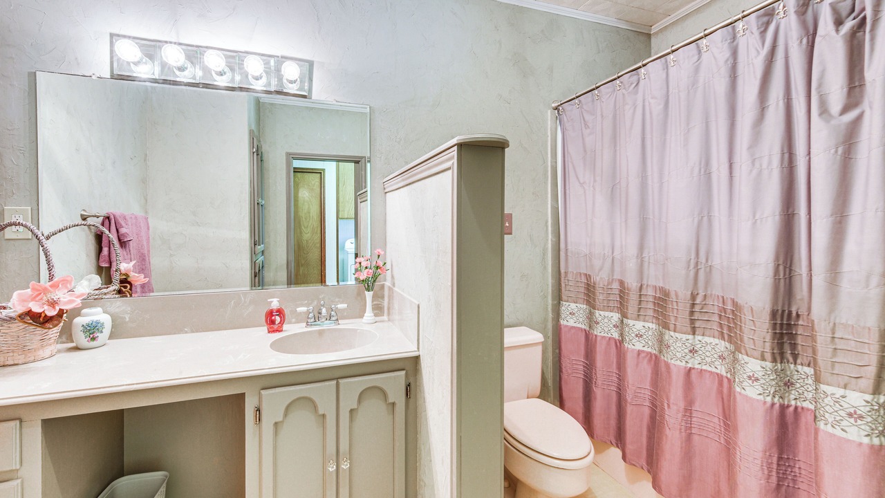 Photo of Bathroom in Broussard
