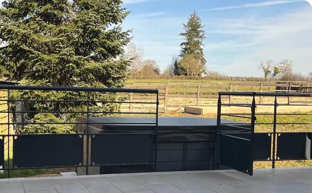 Photo of Outdoor in Genouilly