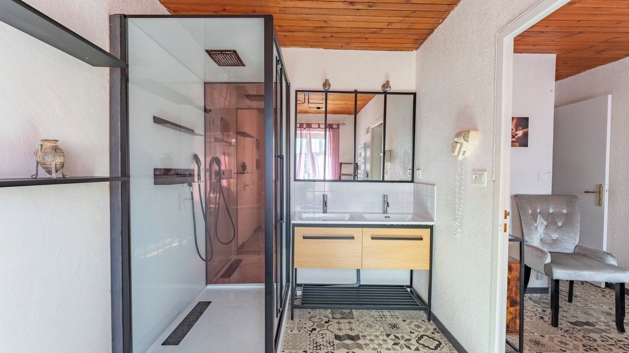 Photo of Bathroom in Villelaure