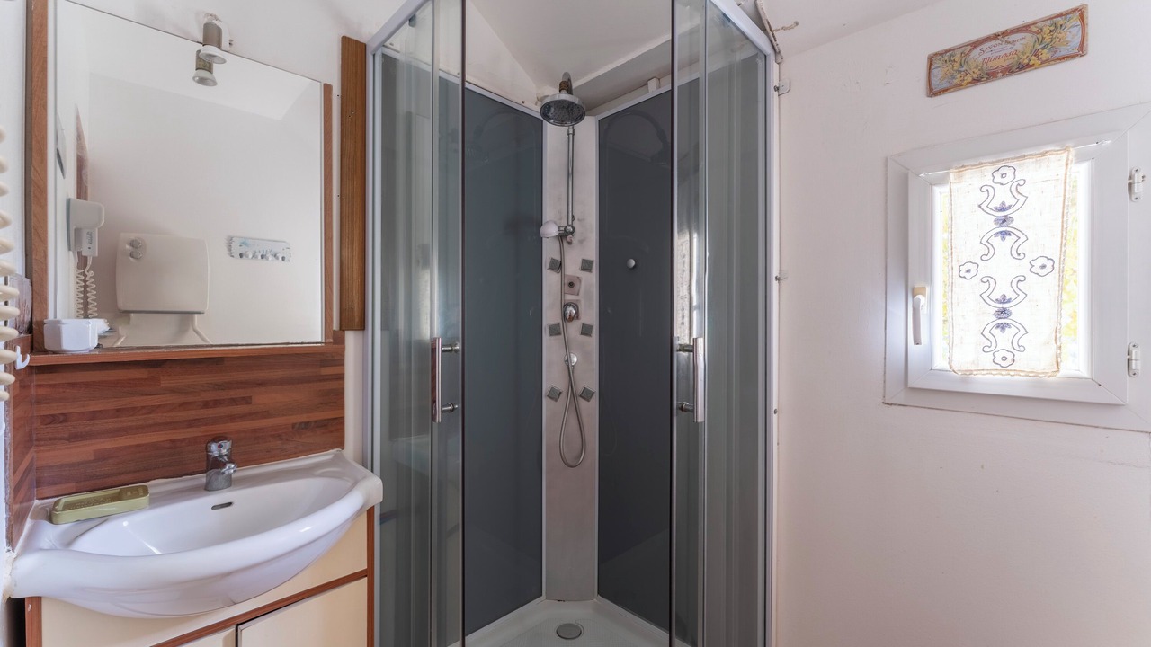 Photo of Bathroom in Villelaure