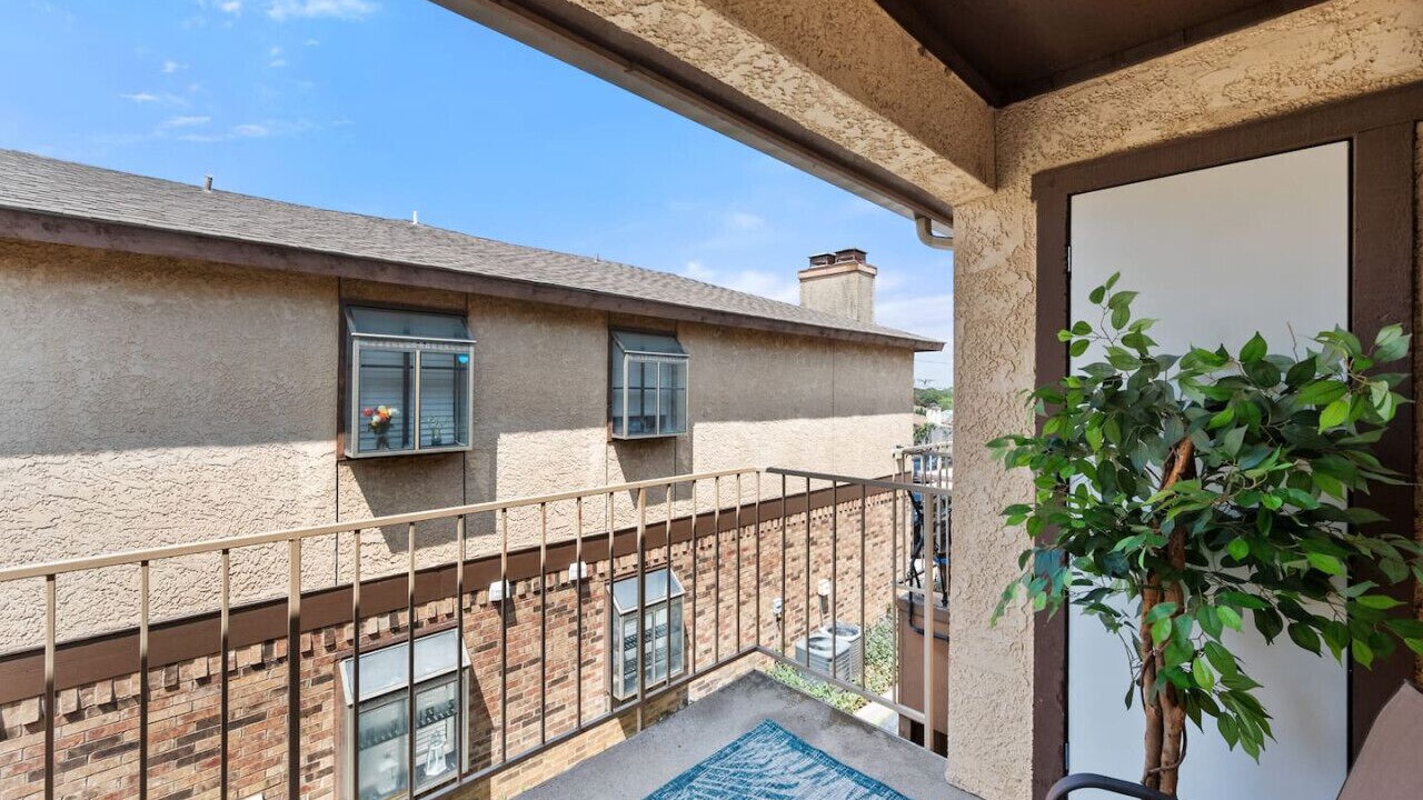 Photo of Patio Balcony in West Arlington