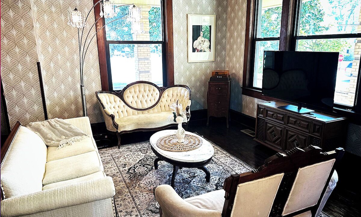 Photo of Livingroom in Mount Pleasant