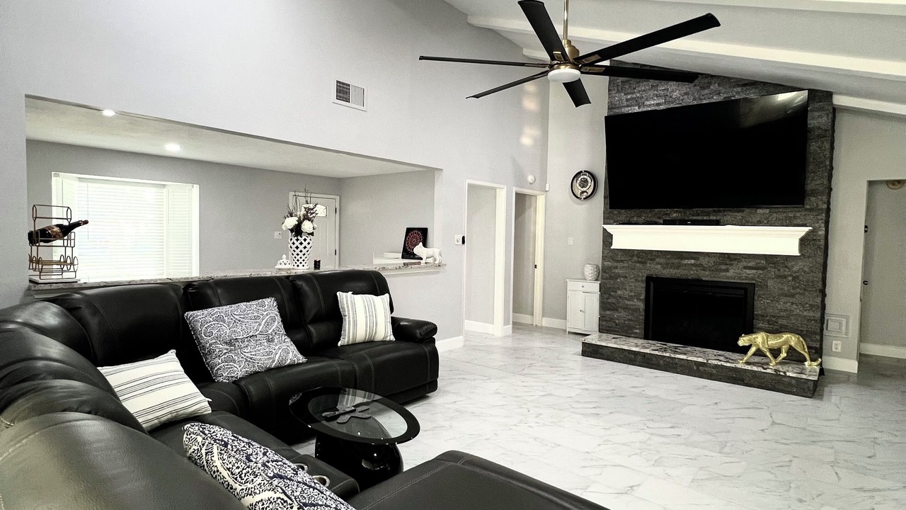 Photo of Livingroom in Mission Bend