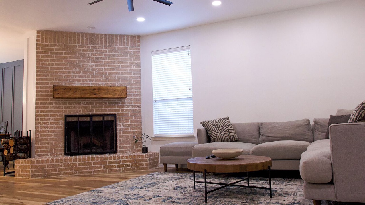 Photo of Livingroom in Helotes