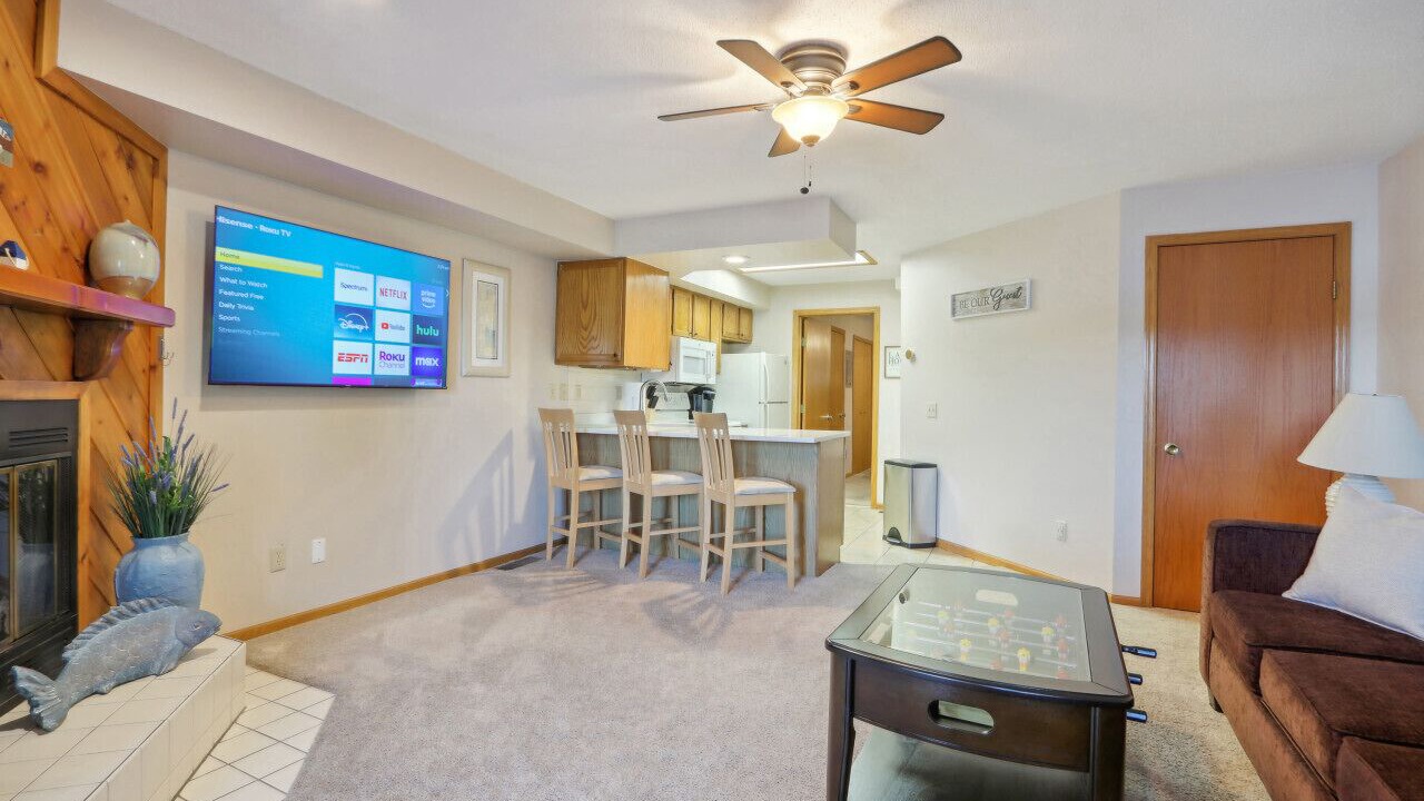 Photo of Livingroom in Lake Delton