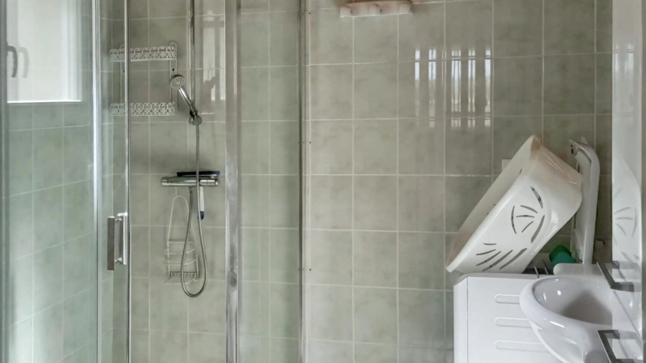 Photo of Bathroom in Assay