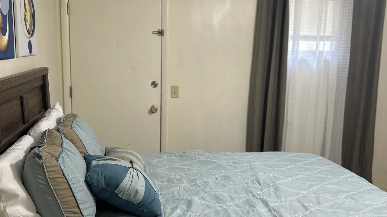 Photo of Bedroom in Enterprise