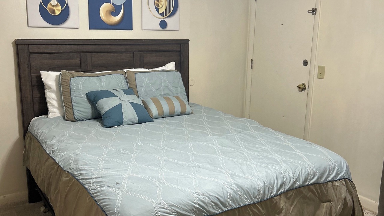 Photo of Bedroom in Enterprise