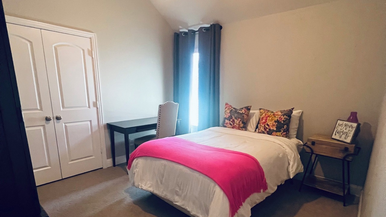 Photo of Bedroom in Justin