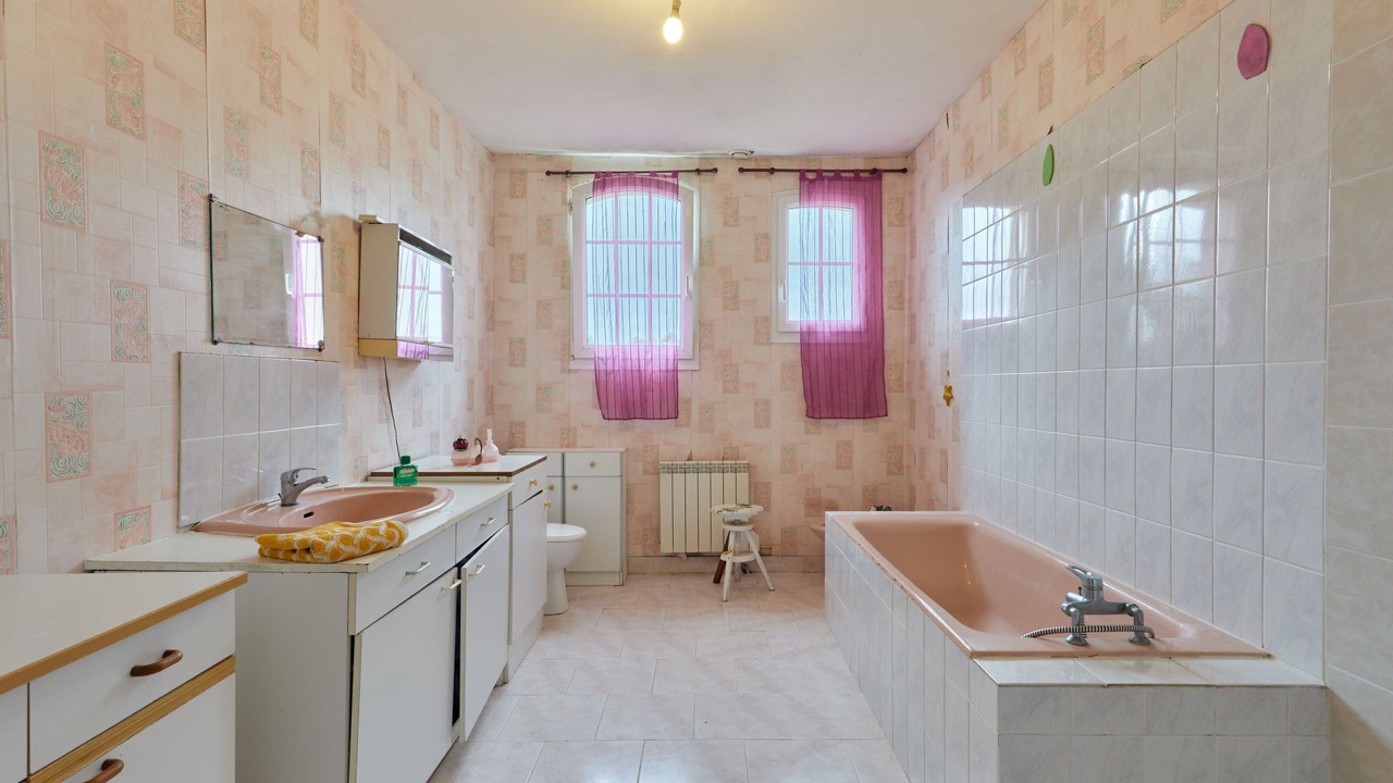 Photo of Bathroom in Fontenay-le-Pesnel