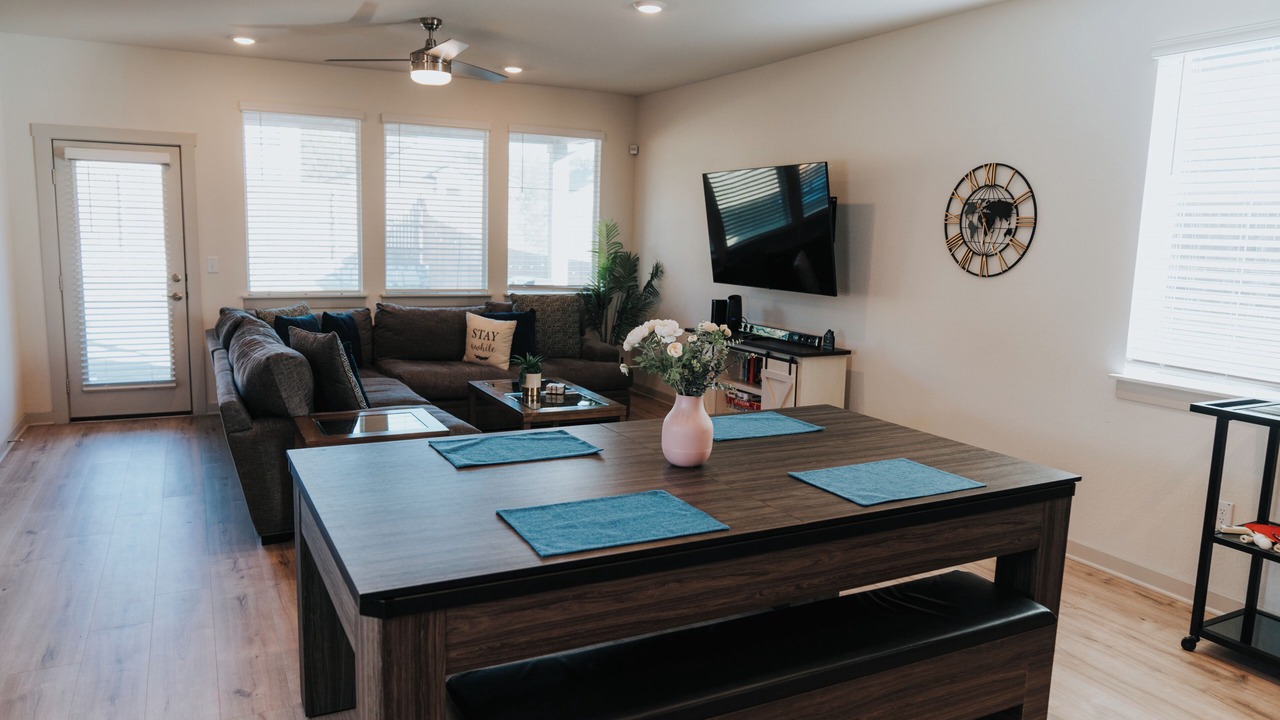 Photo of Livingroom in McNeil