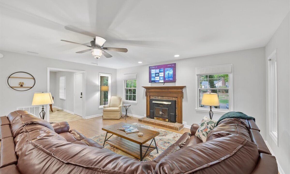 Photo of Livingroom in North Raleigh