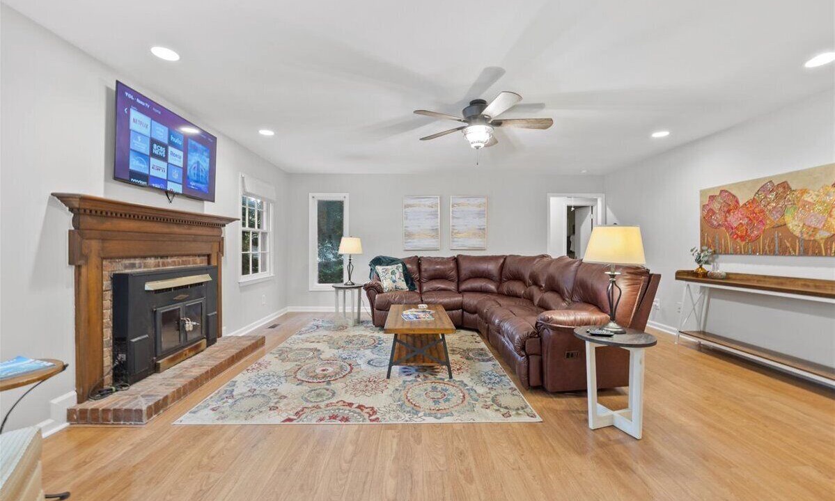 Photo of Livingroom in North Raleigh