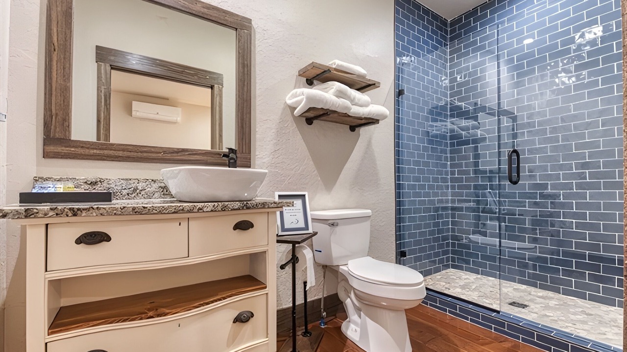 Photo of Bathroom in Elk City