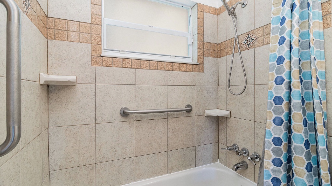 Photo of Bathroom in Tropic