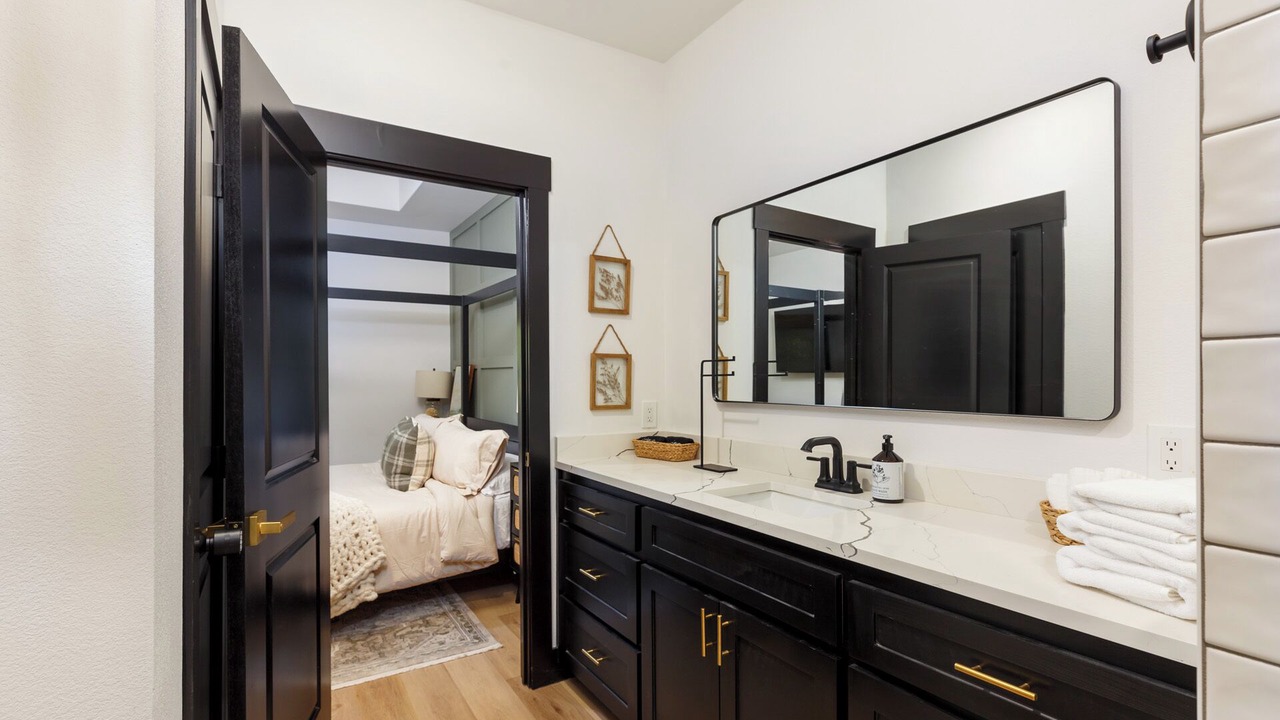 Photo of Bedroom in Karnack