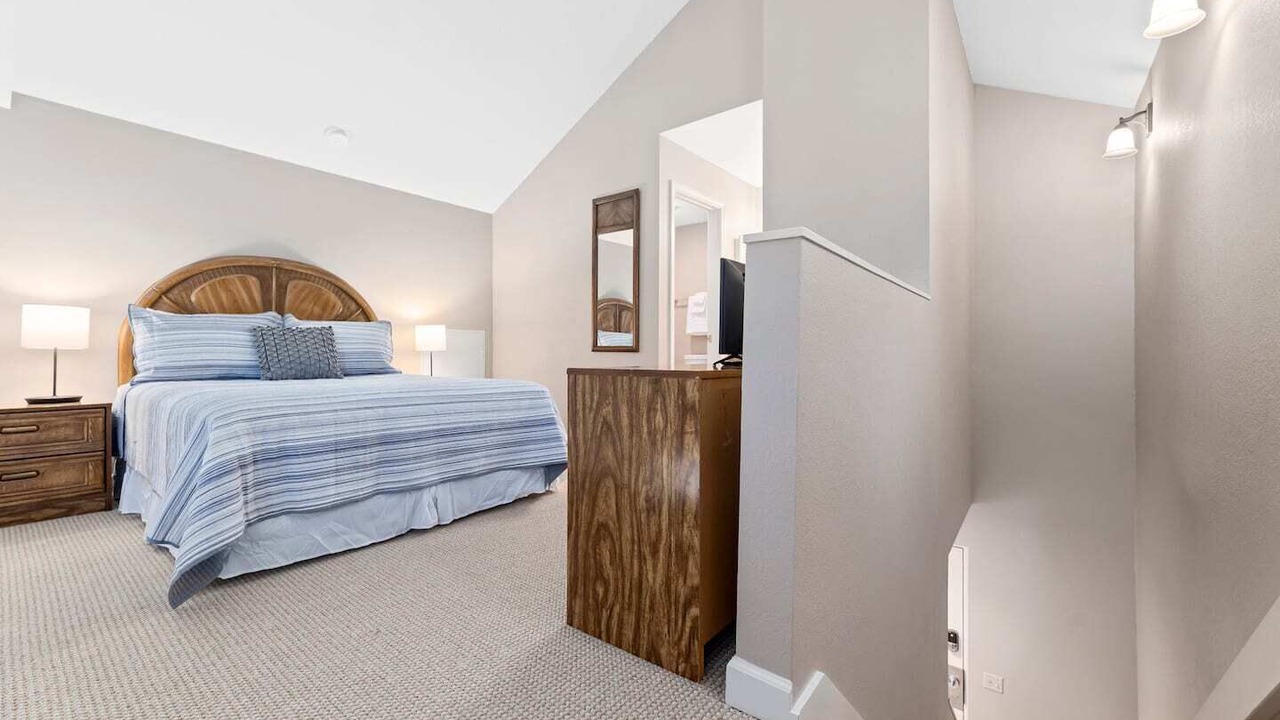 Photo of Bedroom in Acme