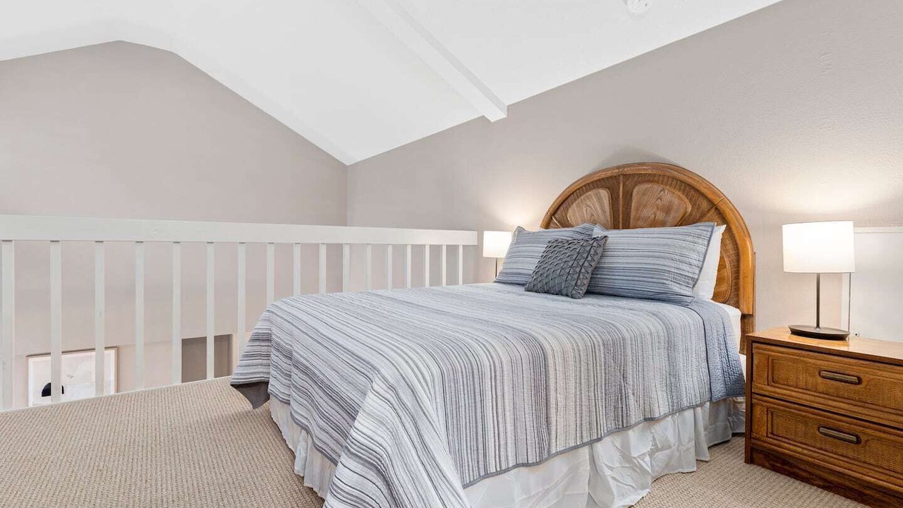 Photo of Bedroom in Acme