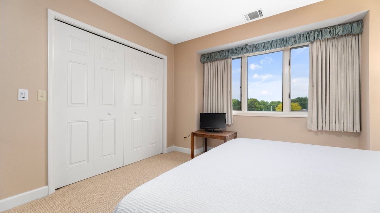Photo of Bedroom in Acme